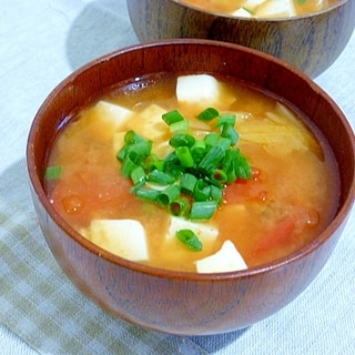 豆腐とトマトとキムチの味噌汁